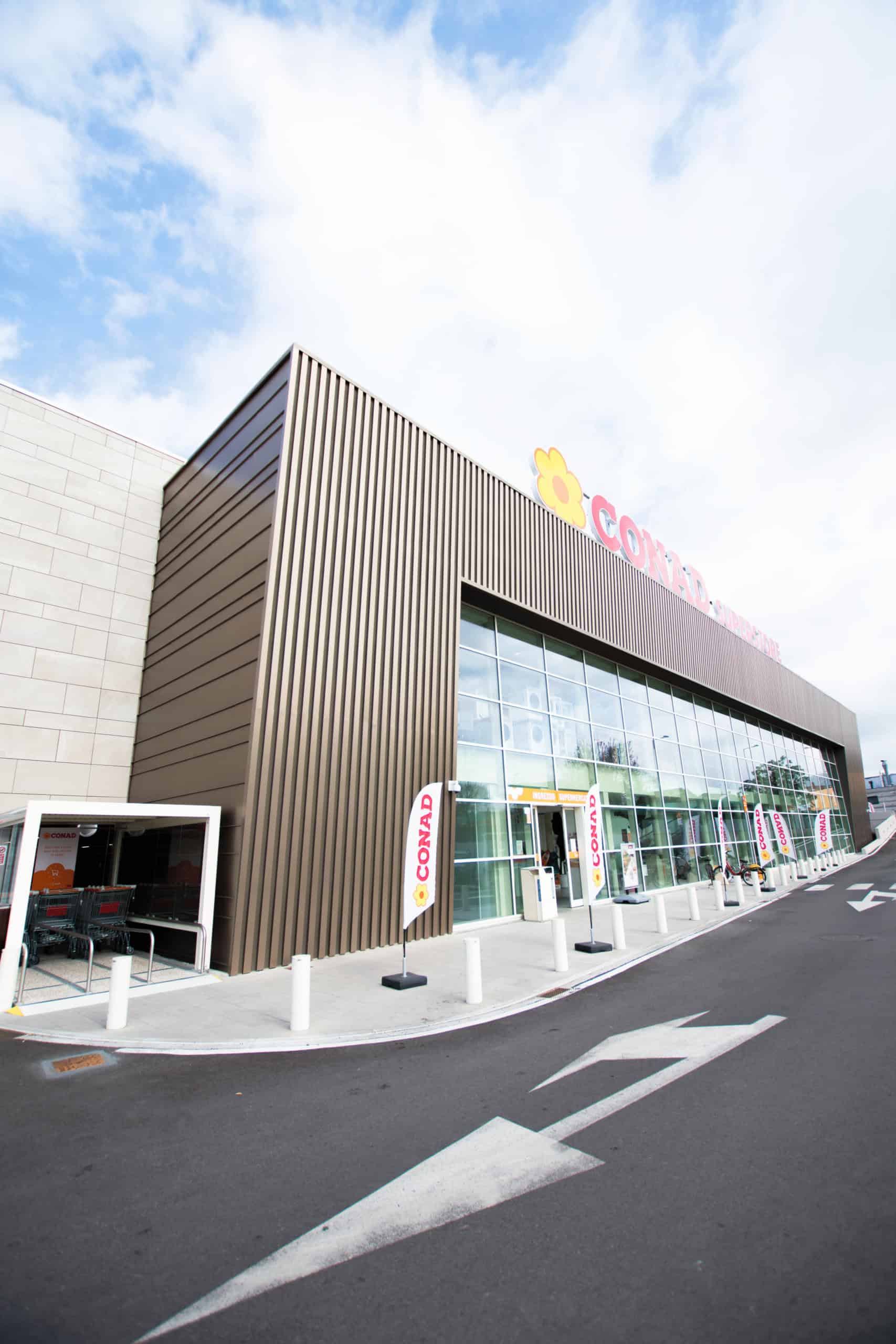 Conad Monsummano Rivestimento Facciata lato doppia aggraffatura e doghe