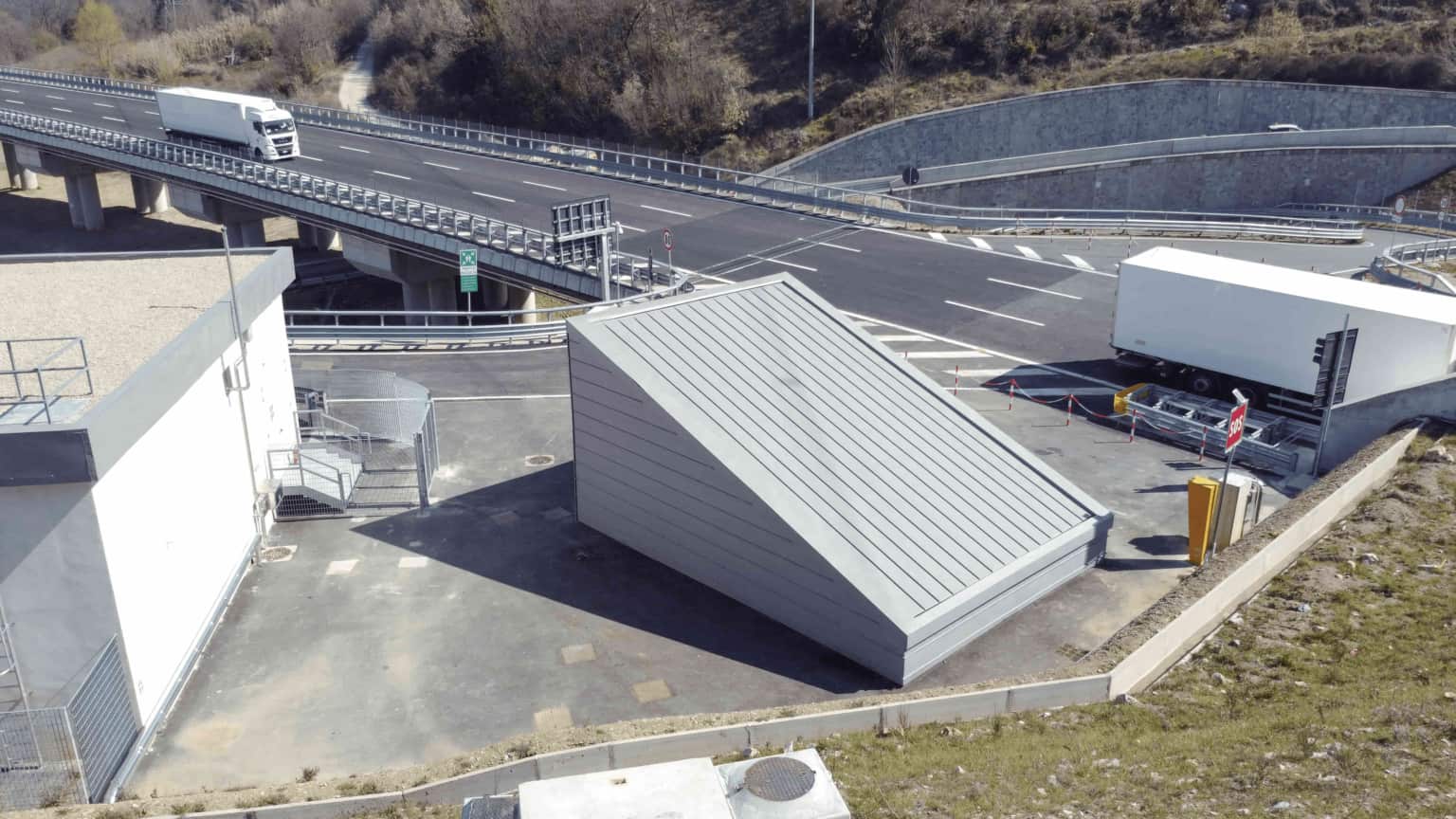 Autostrade per l'Italia Complesso - Rivestimento Doppia Aggraffatura Zinco Titanio